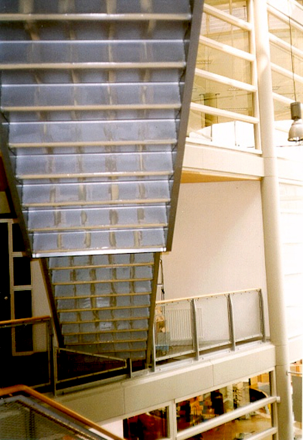 Geluidsisolatie voor stalen trap en traptreden