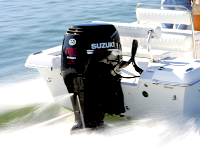 Motorgeluid van de buitenboordmotor dempen en isoleren