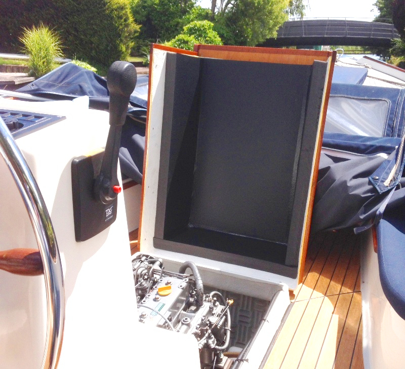 Motorbehuizing en motorkist isoleren